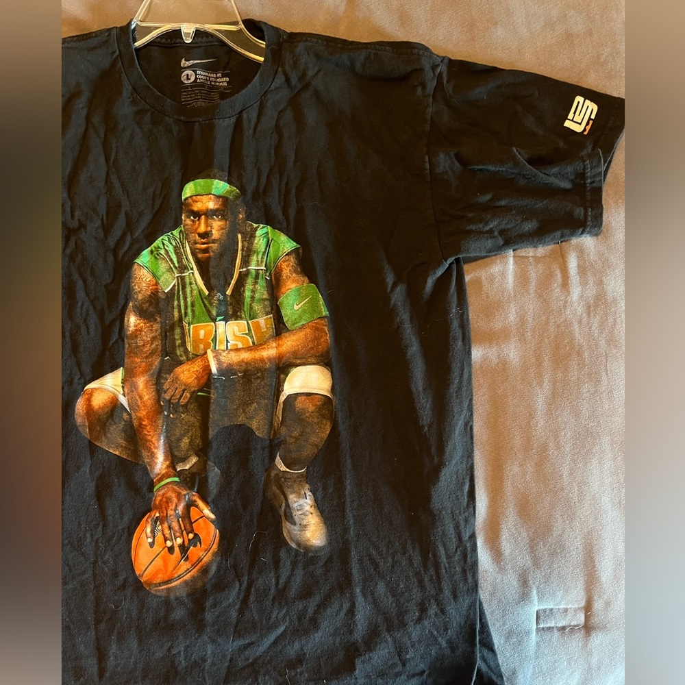 RARE LEBRON JAMES NIKE TSHIRT LARGE